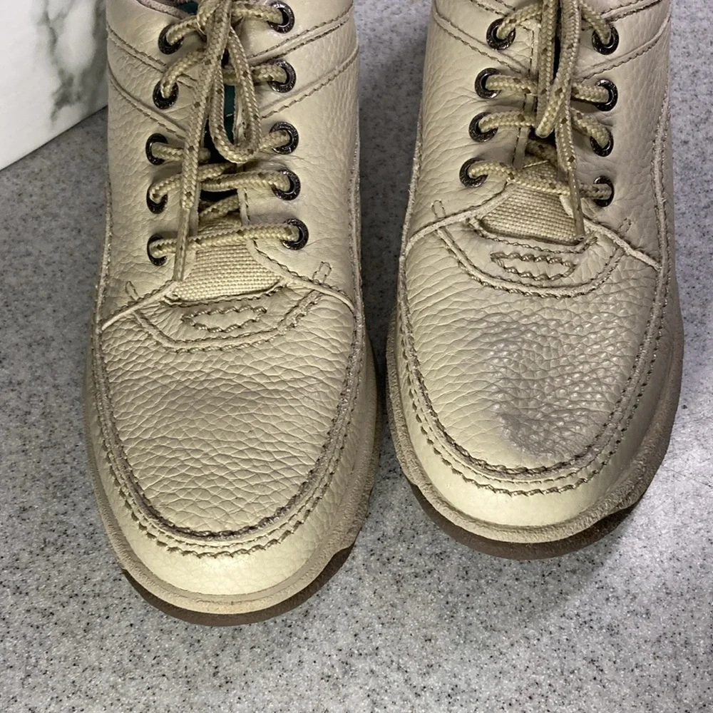 Rockport prowalker‎ leather cream lace ups. Size 8n. Very good condition Box 9